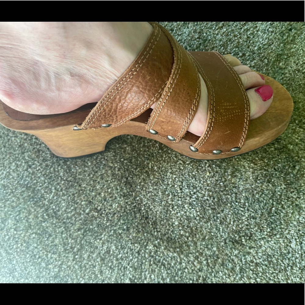 Candies wood platform